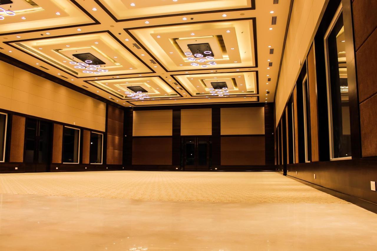 Hotel Rajhans Abhinandan Bhopal Buitenkant foto