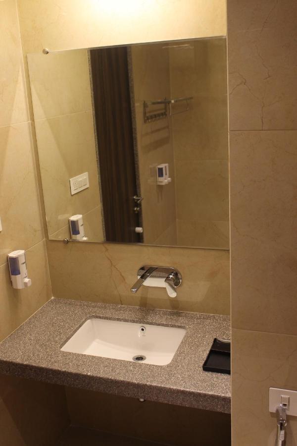 Hotel Rajhans Abhinandan Bhopal Buitenkant foto
