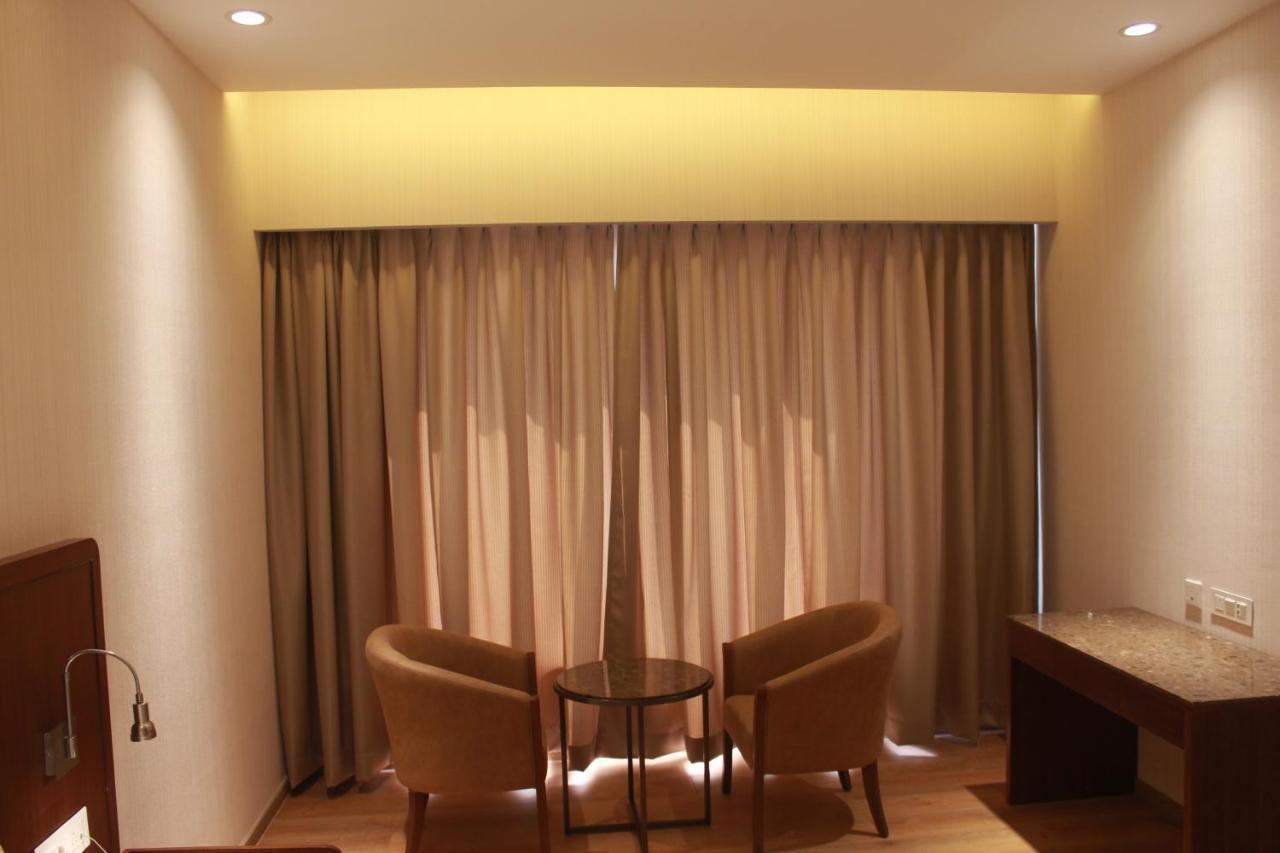Hotel Rajhans Abhinandan Bhopal Buitenkant foto
