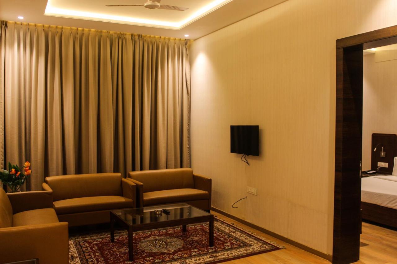 Hotel Rajhans Abhinandan Bhopal Buitenkant foto