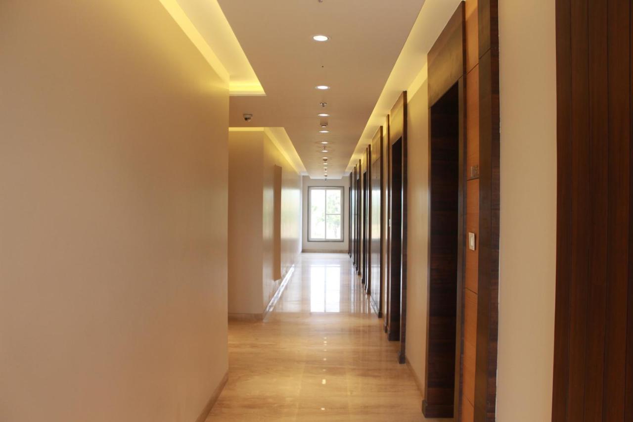 Hotel Rajhans Abhinandan Bhopal Buitenkant foto