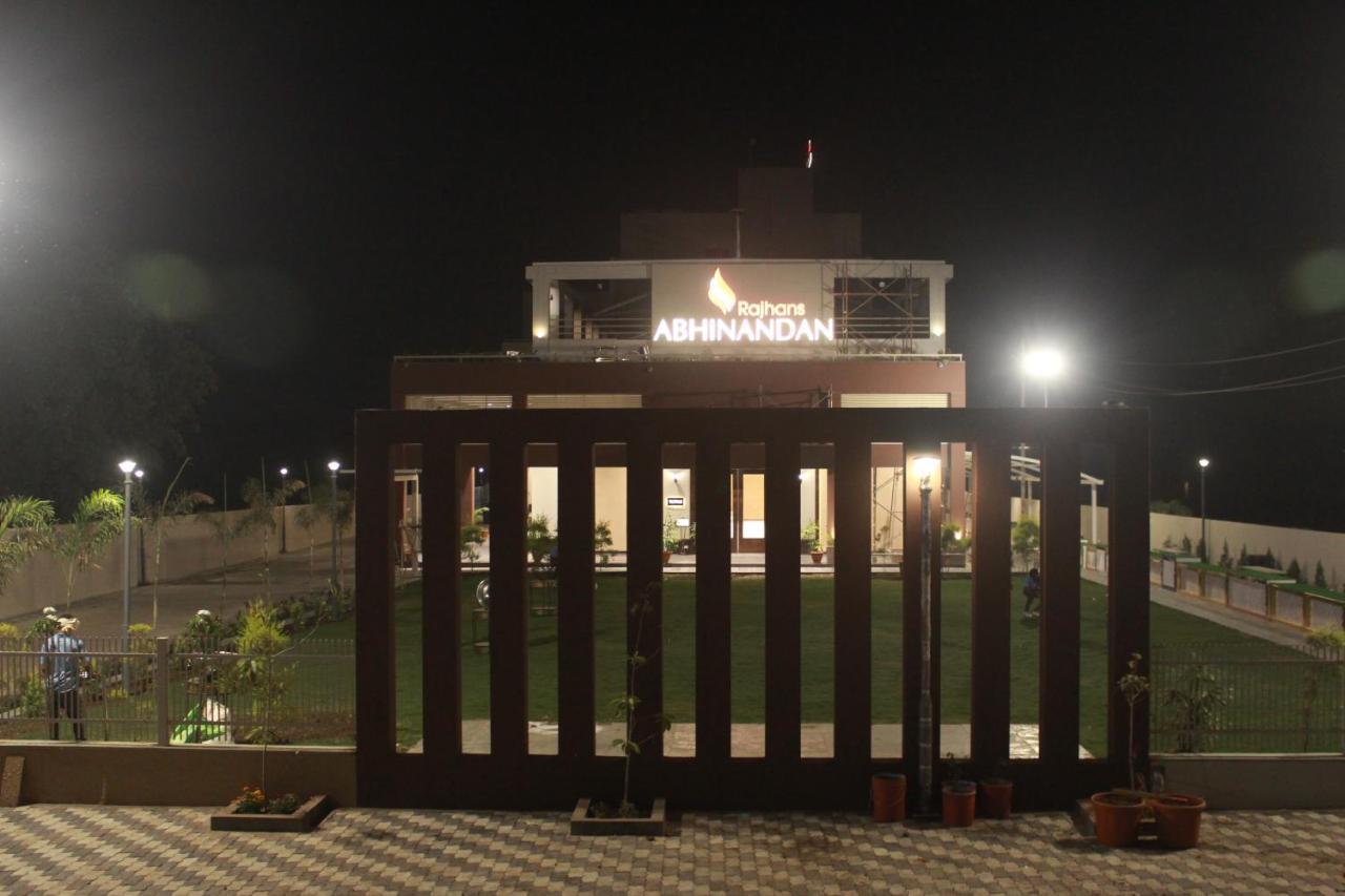 Hotel Rajhans Abhinandan Bhopal Buitenkant foto