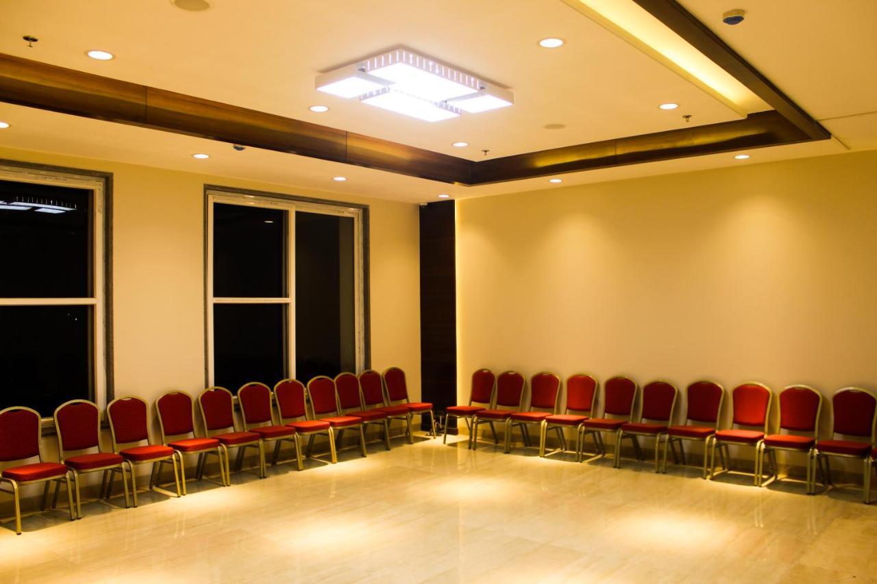 Hotel Rajhans Abhinandan Bhopal Buitenkant foto