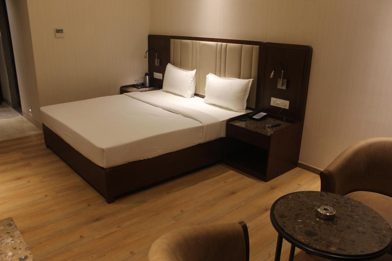 Hotel Rajhans Abhinandan Bhopal Buitenkant foto