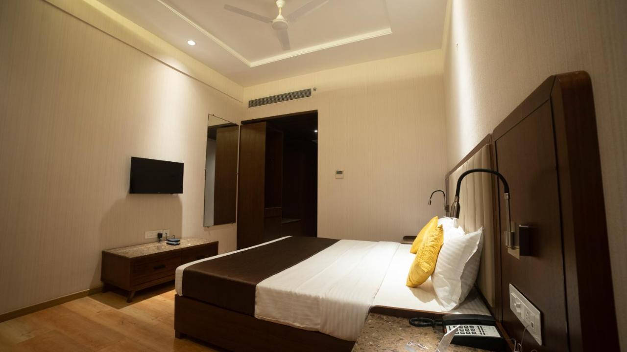 Hotel Rajhans Abhinandan Bhopal Buitenkant foto