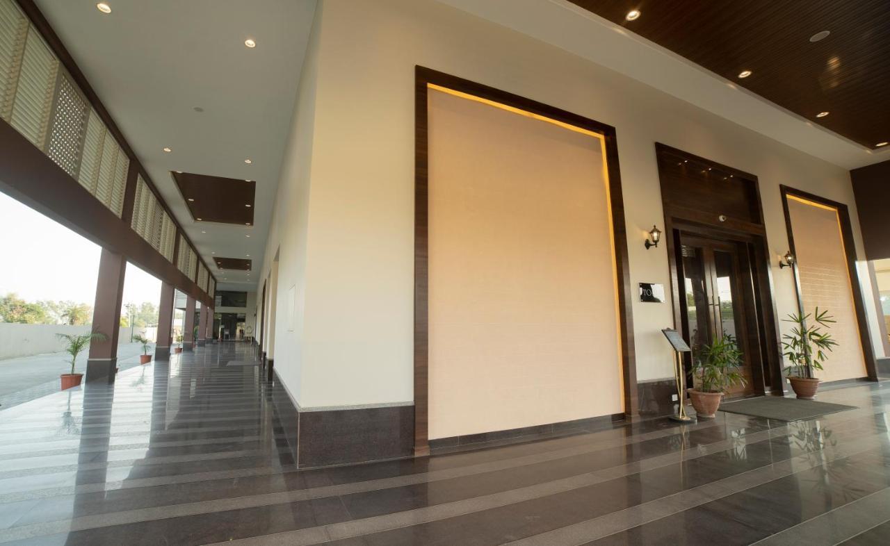 Hotel Rajhans Abhinandan Bhopal Buitenkant foto