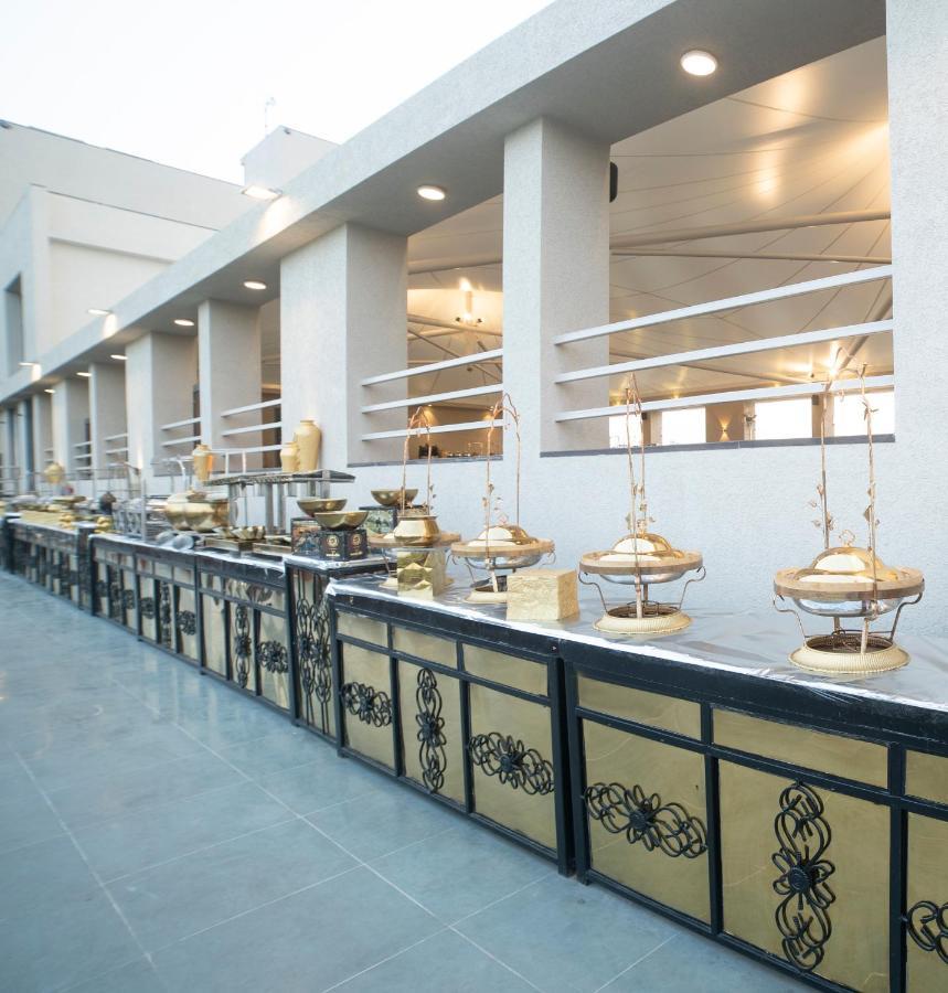 Hotel Rajhans Abhinandan Bhopal Buitenkant foto