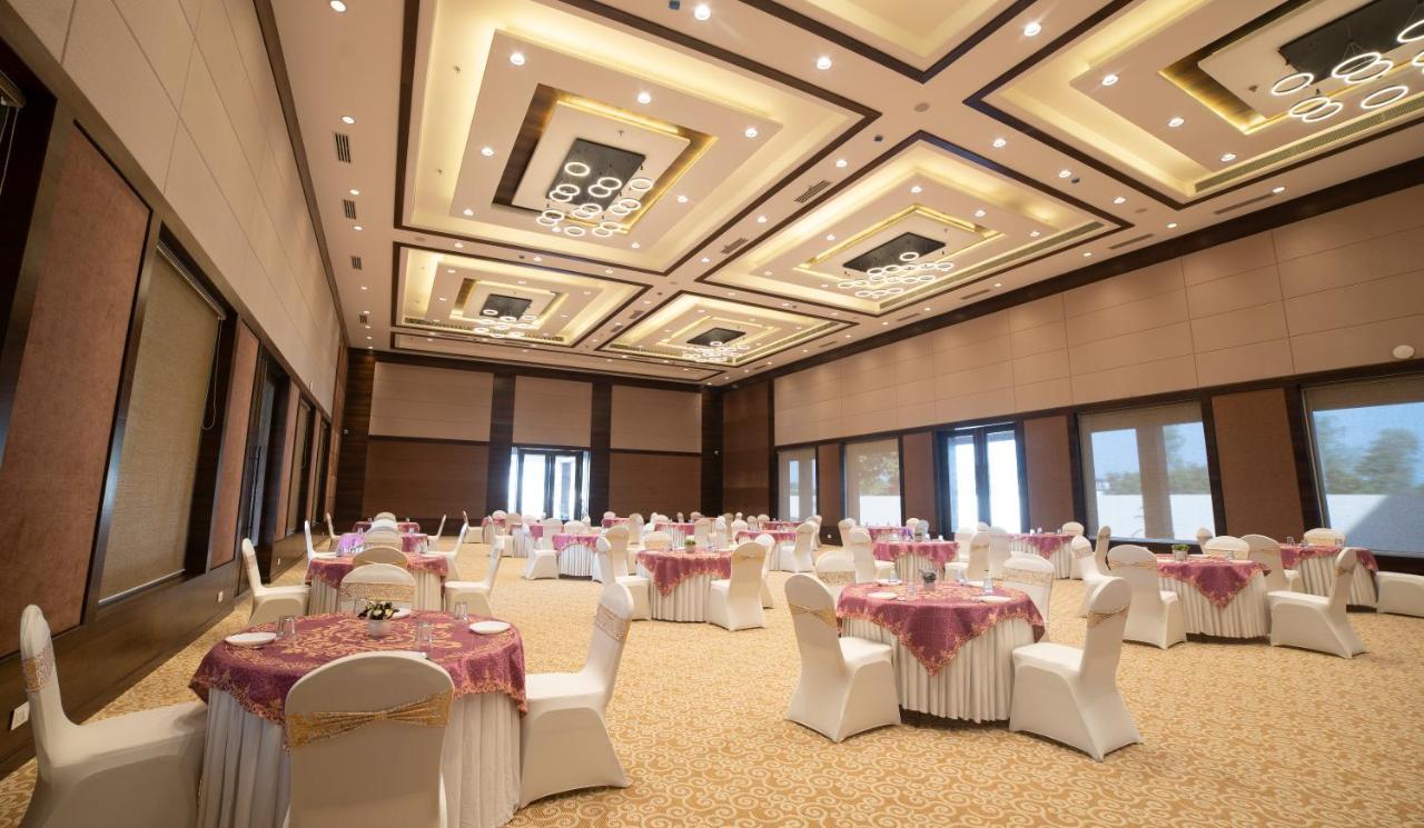 Hotel Rajhans Abhinandan Bhopal Buitenkant foto