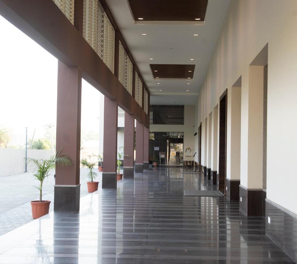 Hotel Rajhans Abhinandan Bhopal Buitenkant foto