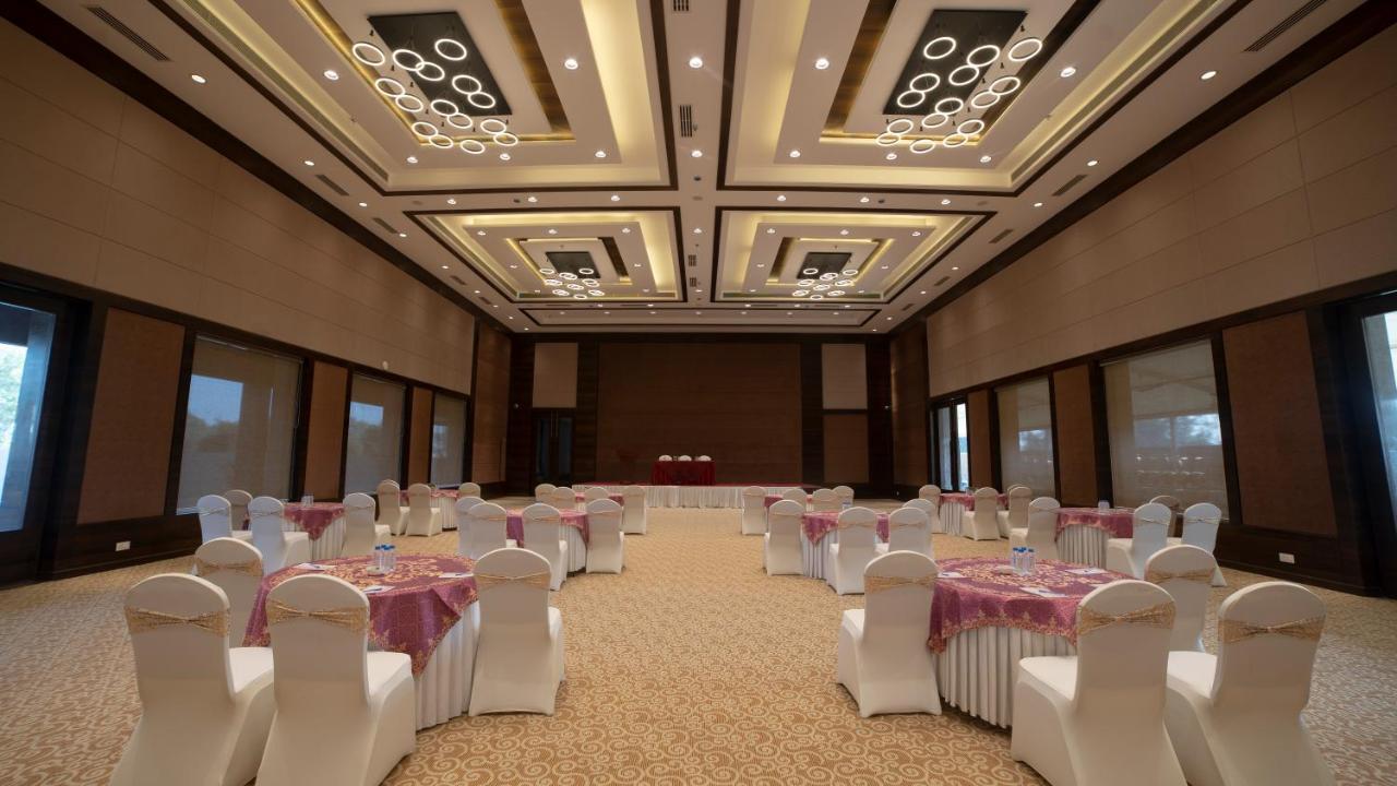 Hotel Rajhans Abhinandan Bhopal Buitenkant foto