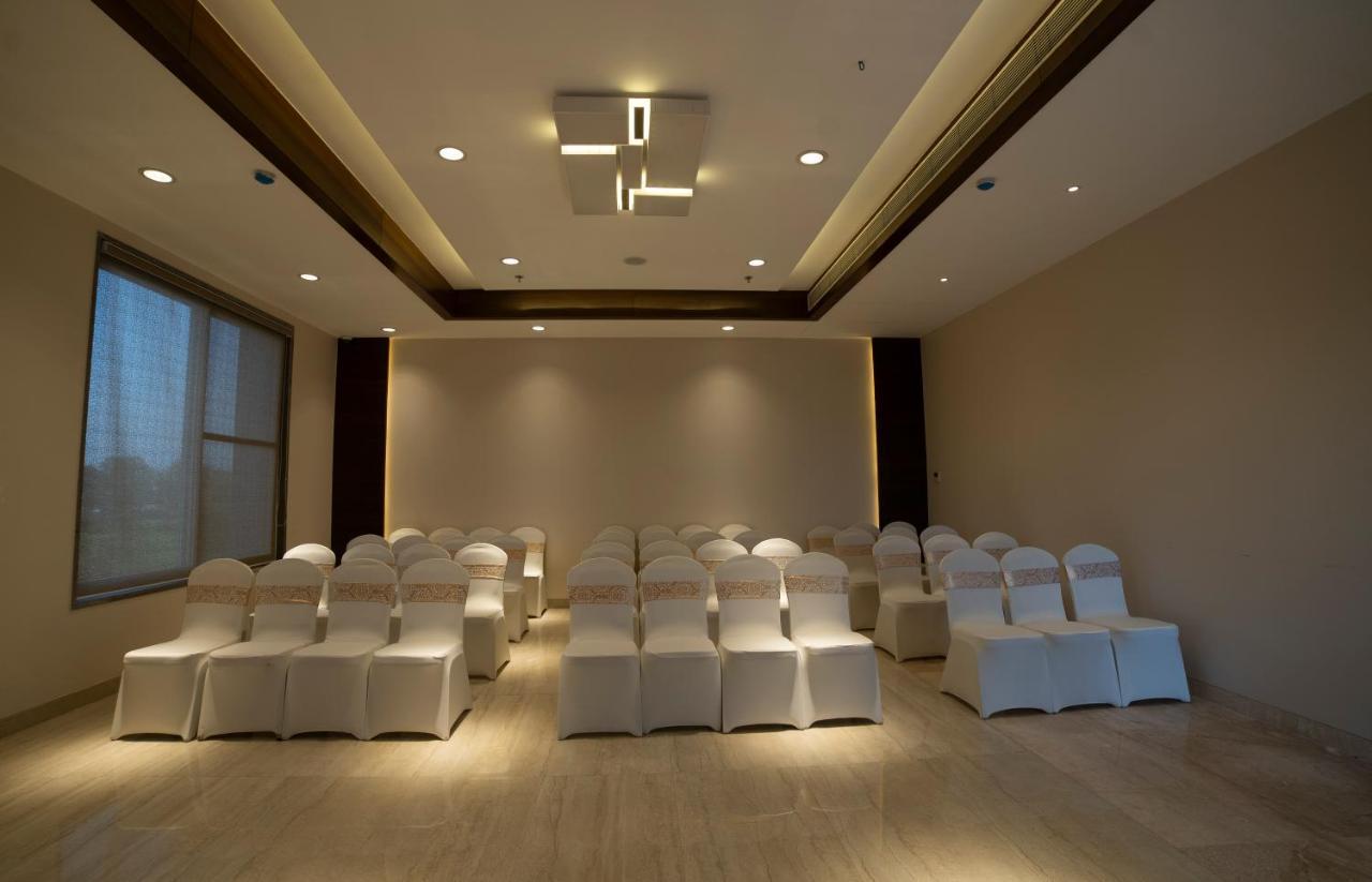 Hotel Rajhans Abhinandan Bhopal Buitenkant foto