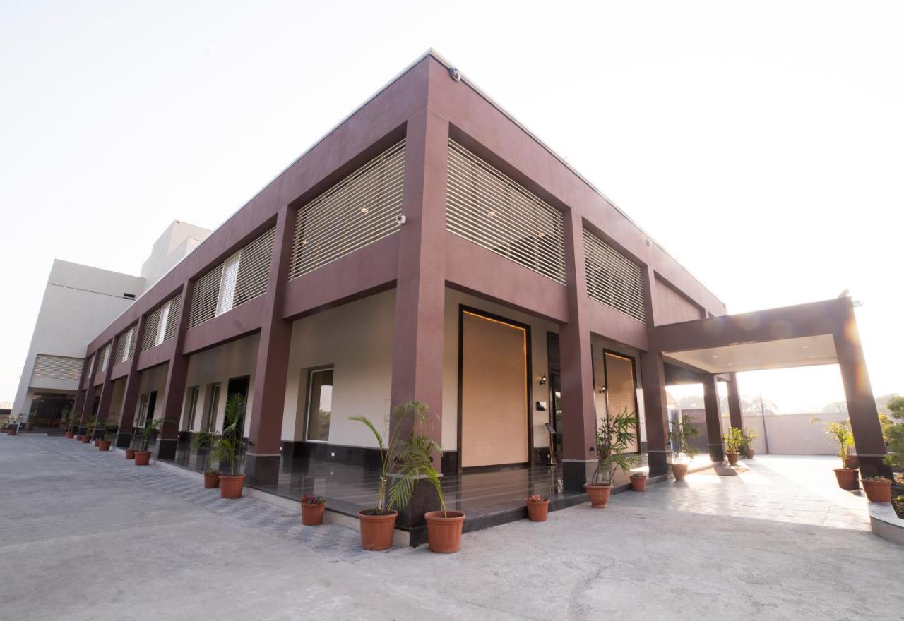 Hotel Rajhans Abhinandan Bhopal Buitenkant foto