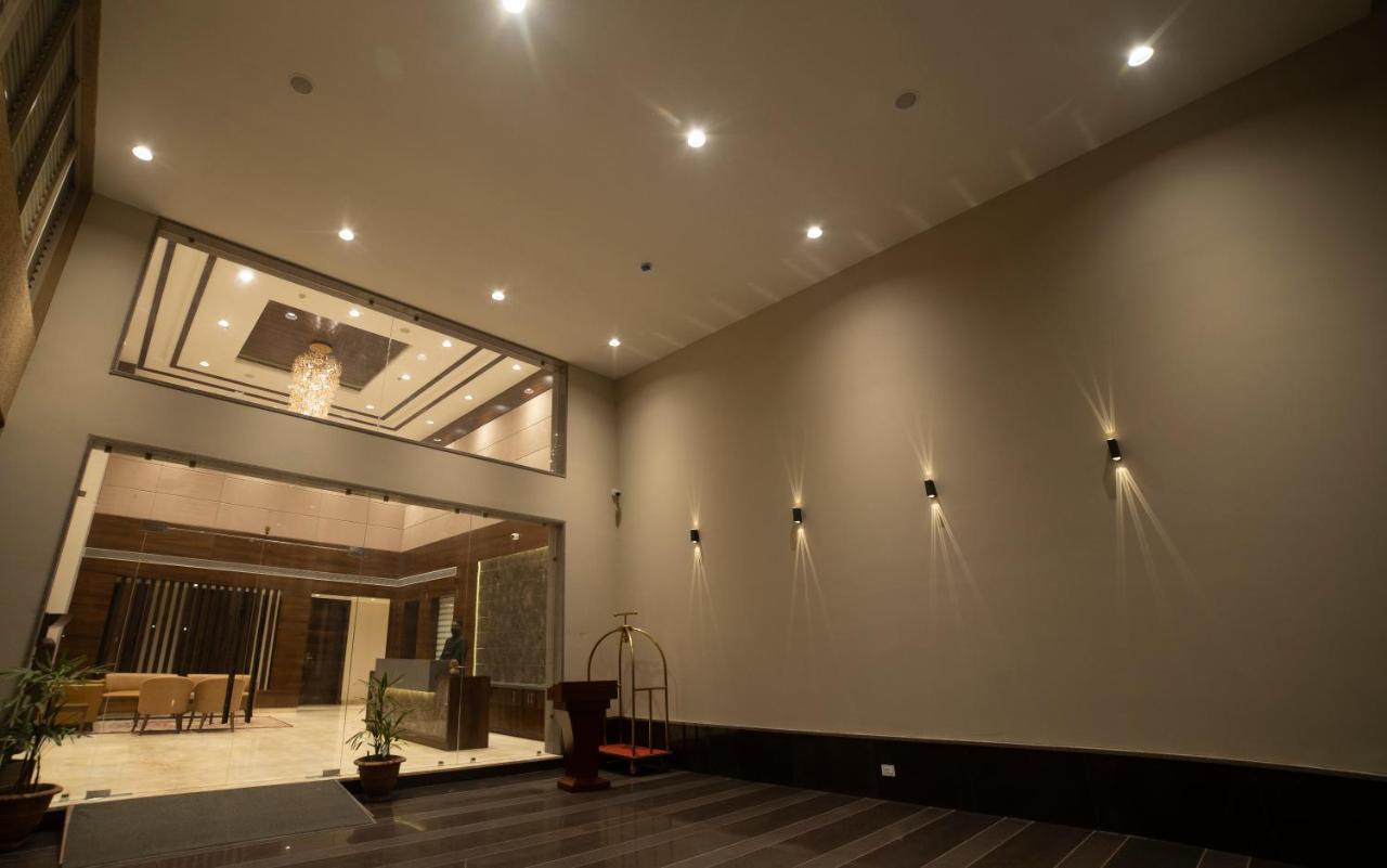 Hotel Rajhans Abhinandan Bhopal Buitenkant foto