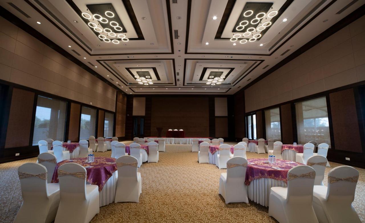 Hotel Rajhans Abhinandan Bhopal Buitenkant foto