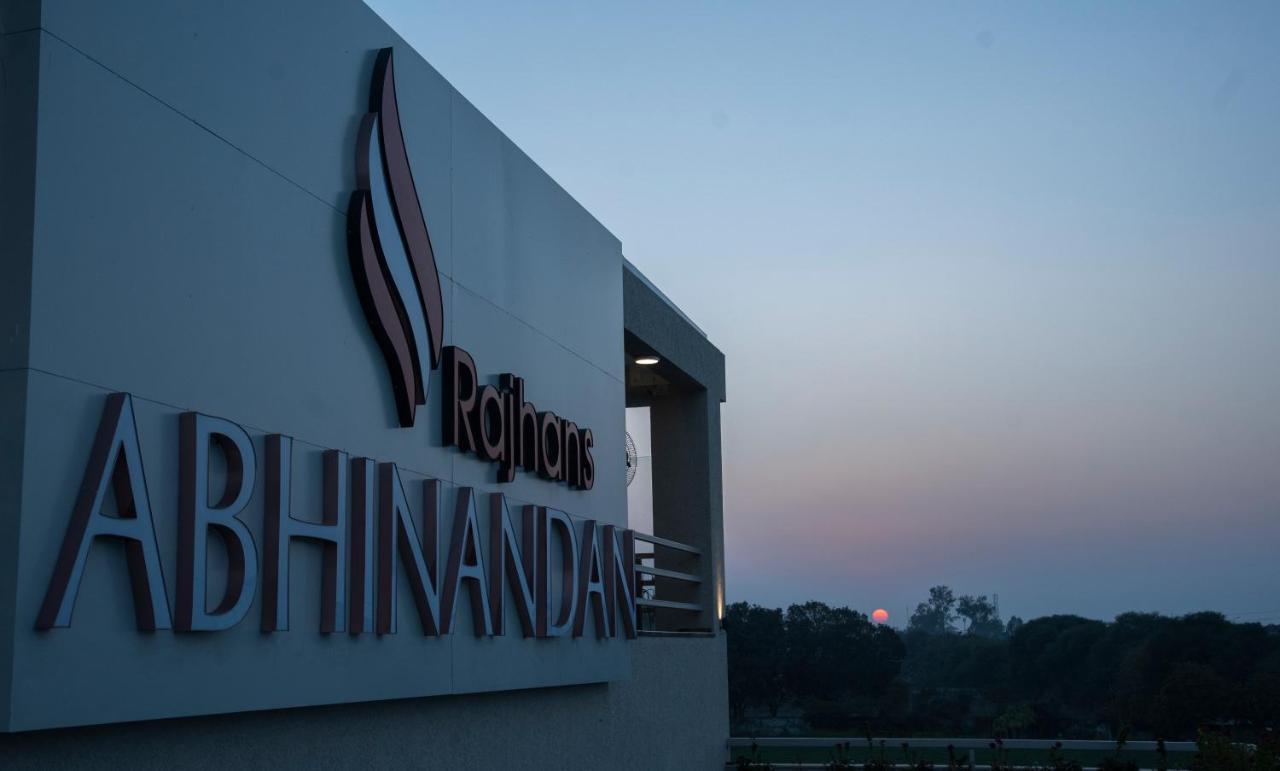 Hotel Rajhans Abhinandan Bhopal Buitenkant foto