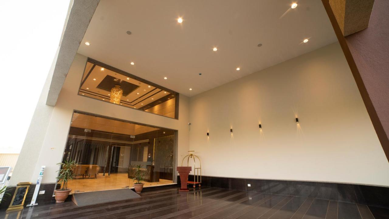 Hotel Rajhans Abhinandan Bhopal Buitenkant foto
