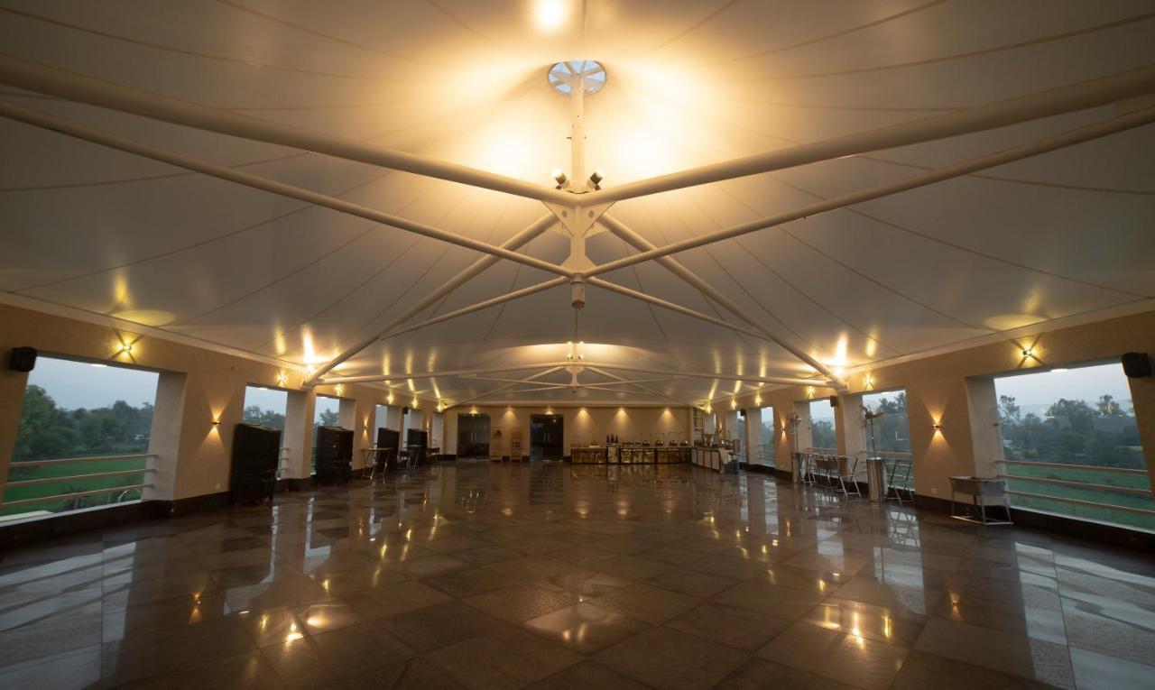 Hotel Rajhans Abhinandan Bhopal Buitenkant foto