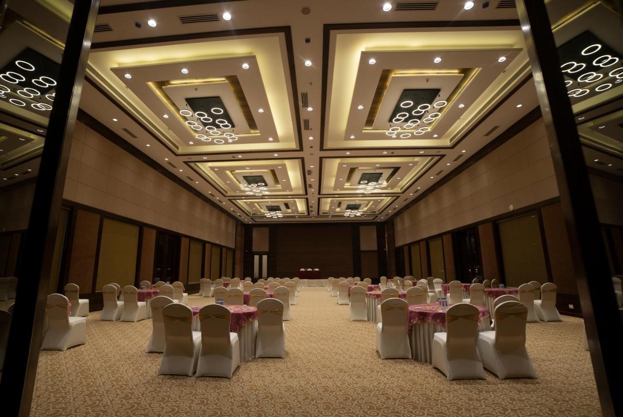 Hotel Rajhans Abhinandan Bhopal Buitenkant foto