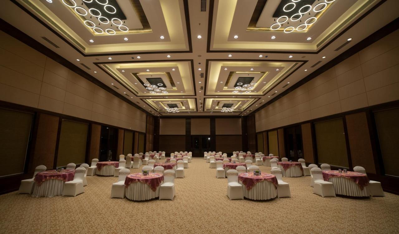 Hotel Rajhans Abhinandan Bhopal Buitenkant foto