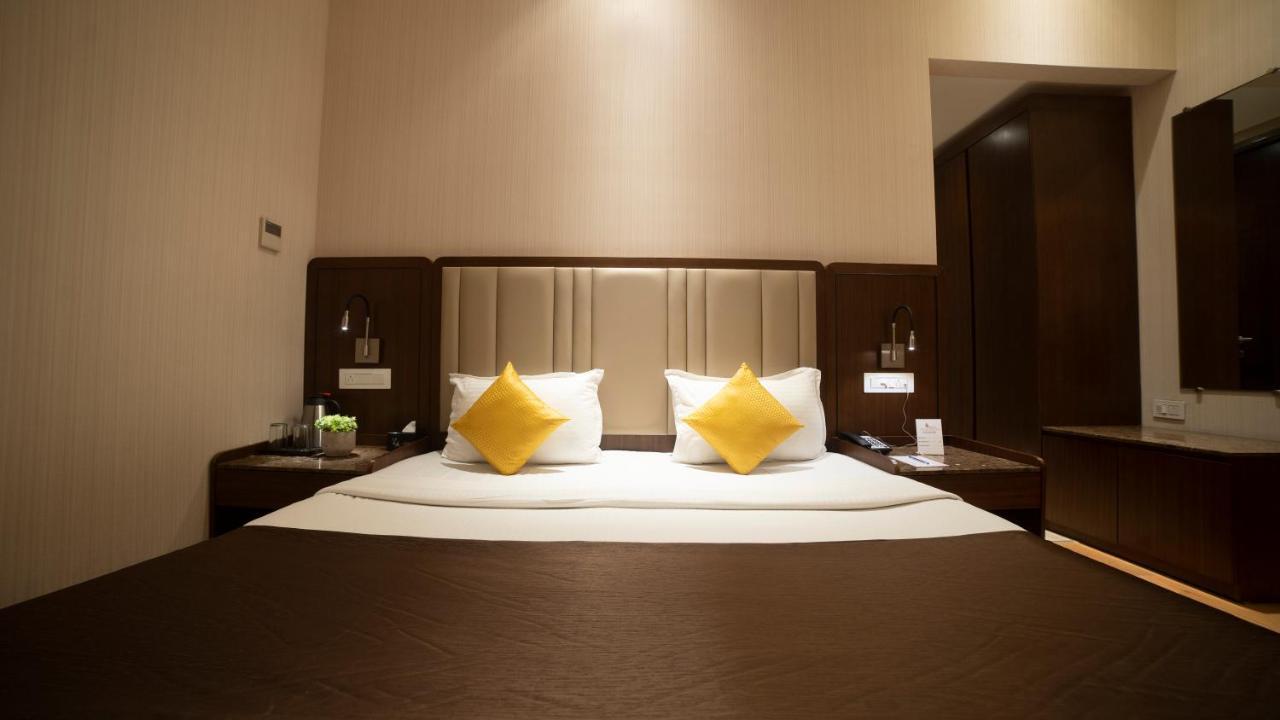 Hotel Rajhans Abhinandan Bhopal Buitenkant foto