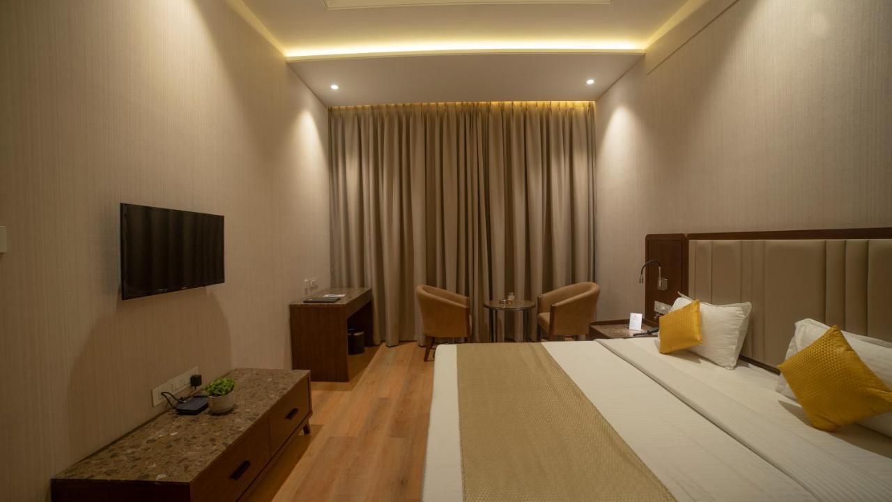 Hotel Rajhans Abhinandan Bhopal Buitenkant foto
