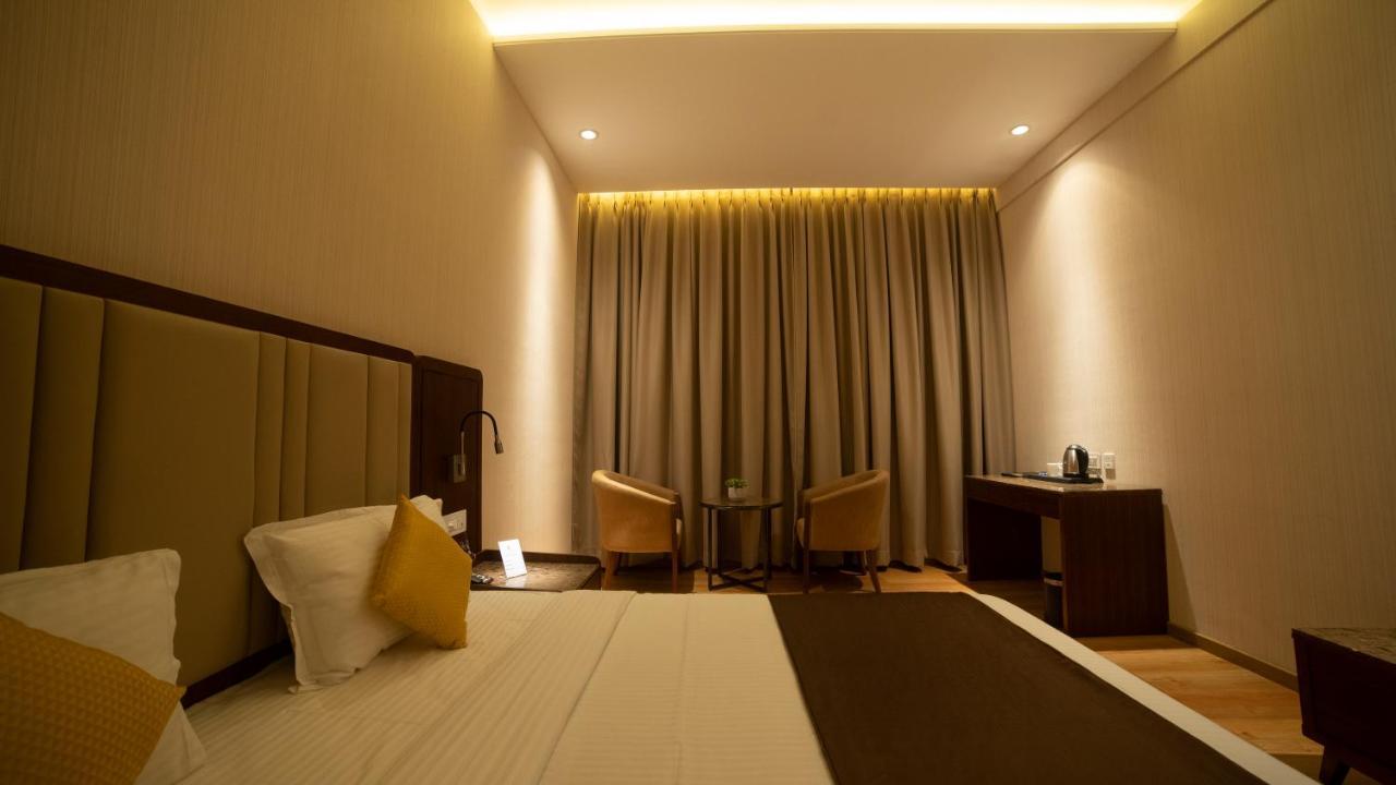 Hotel Rajhans Abhinandan Bhopal Buitenkant foto
