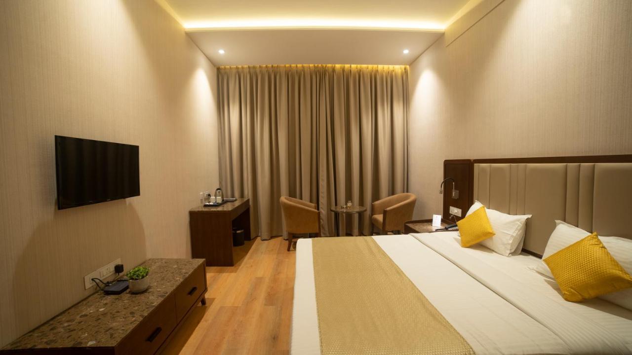 Hotel Rajhans Abhinandan Bhopal Buitenkant foto