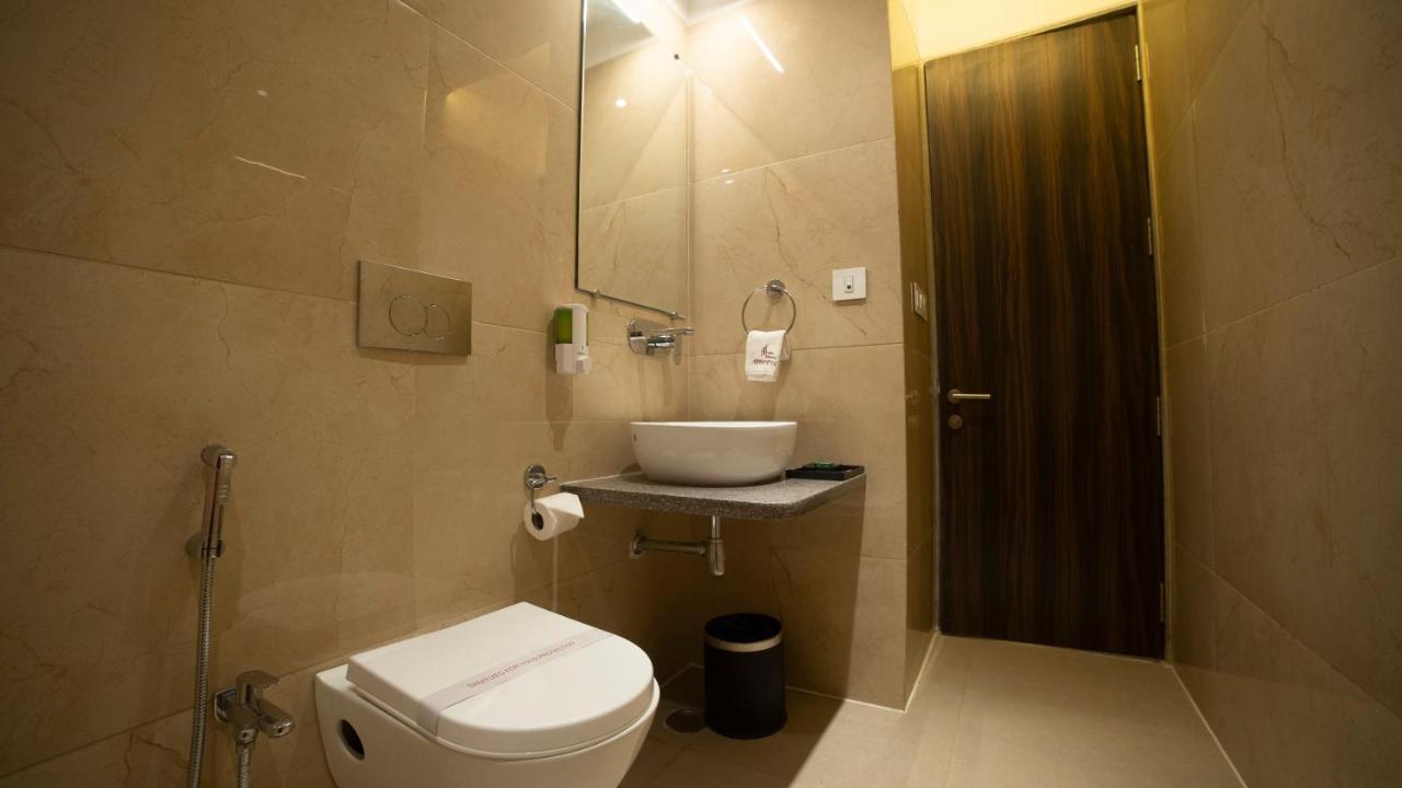 Hotel Rajhans Abhinandan Bhopal Buitenkant foto