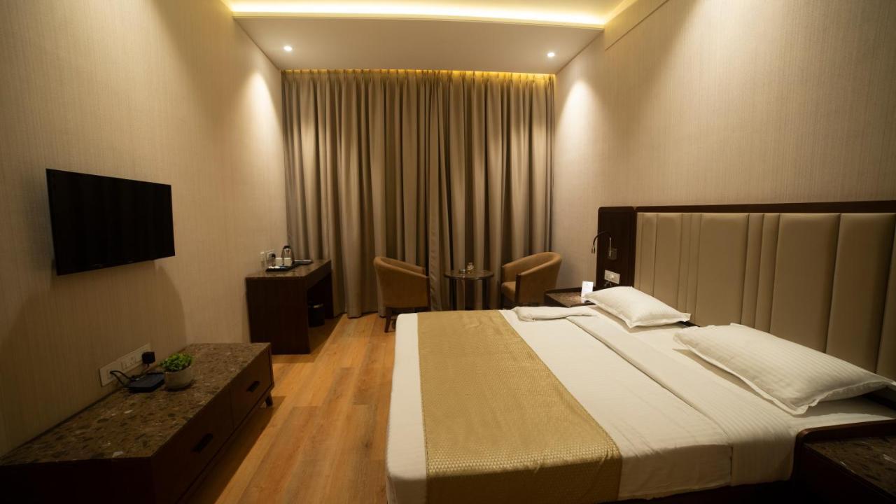 Hotel Rajhans Abhinandan Bhopal Buitenkant foto