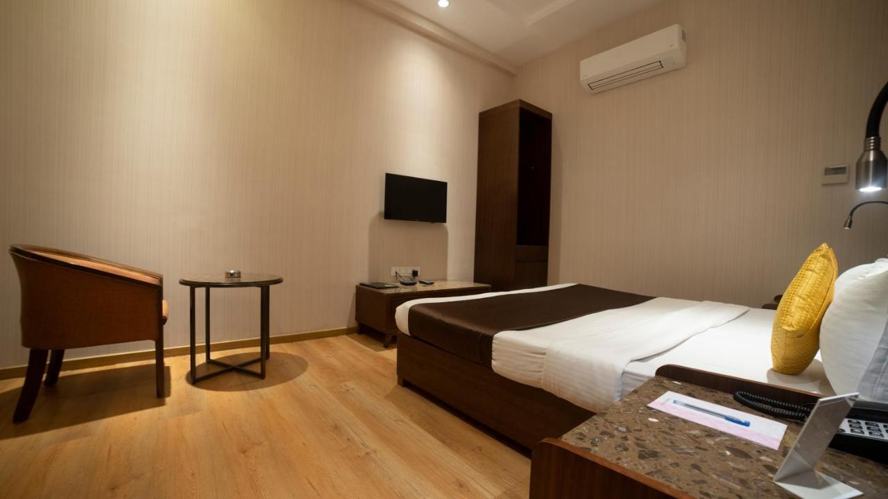 Hotel Rajhans Abhinandan Bhopal Buitenkant foto