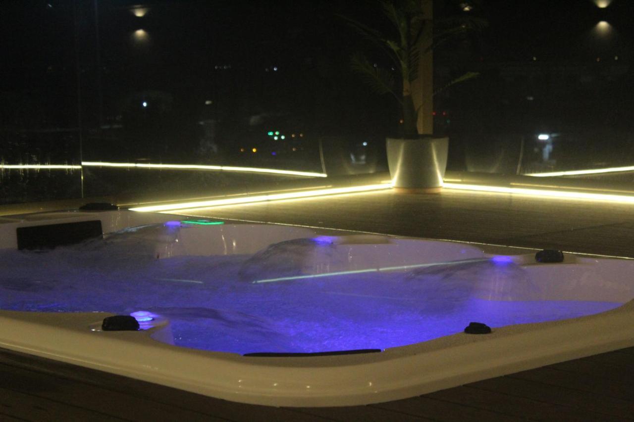 Hotel Rajhans Abhinandan Bhopal Buitenkant foto